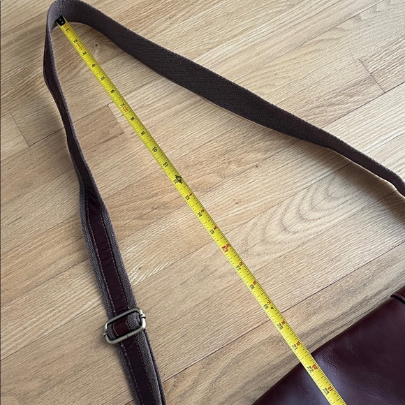 LUCALDO Classic Leather Messenger Bag - Picture 8 of 16